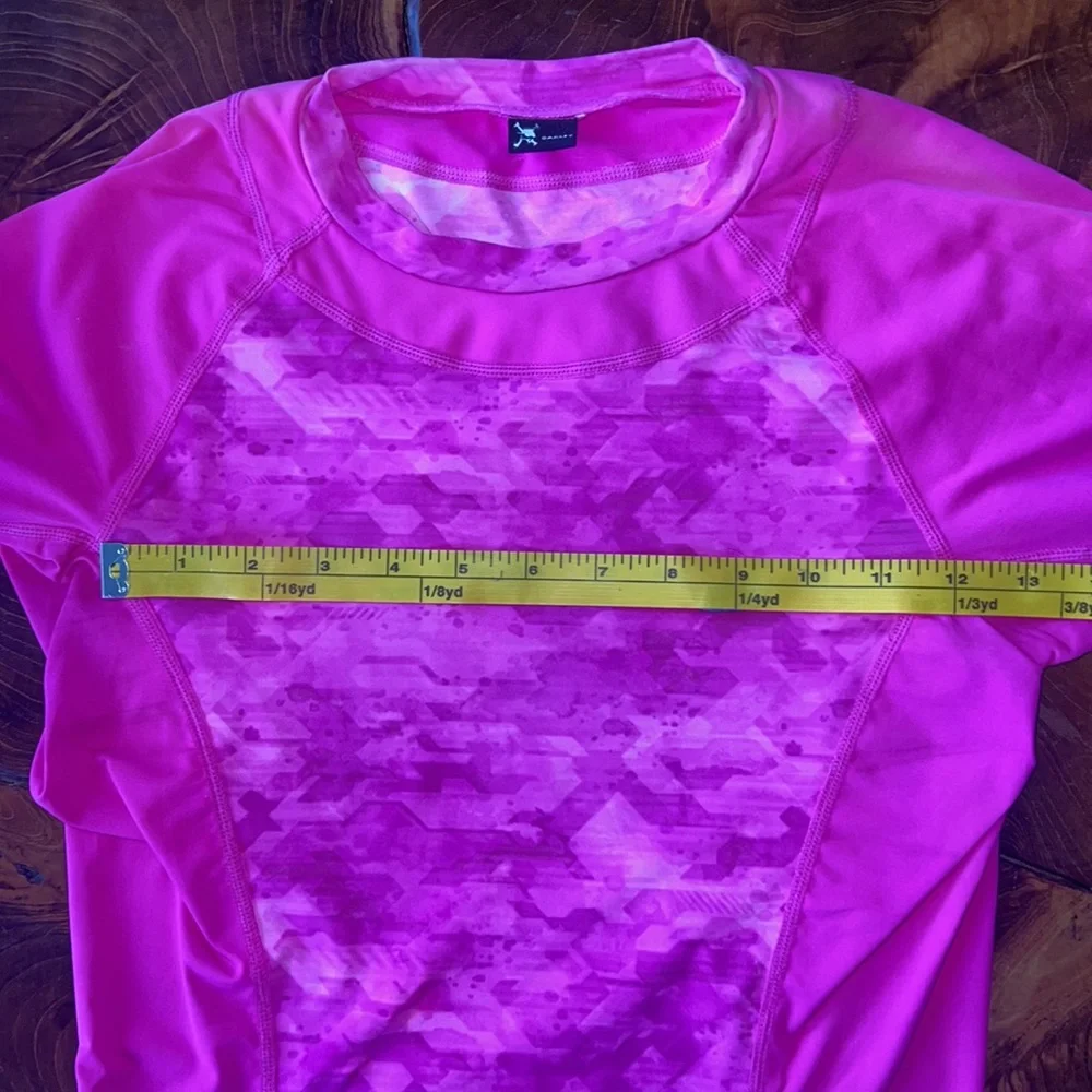 Oakley Rash Guard - Photos show color of the shirt in different lighting. - Picture 6 of 8